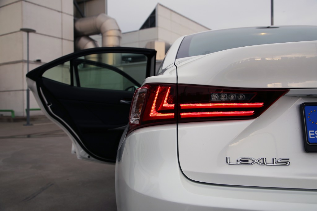 Ega asjata riimu Lexus sõnaga "luksus" Lexus